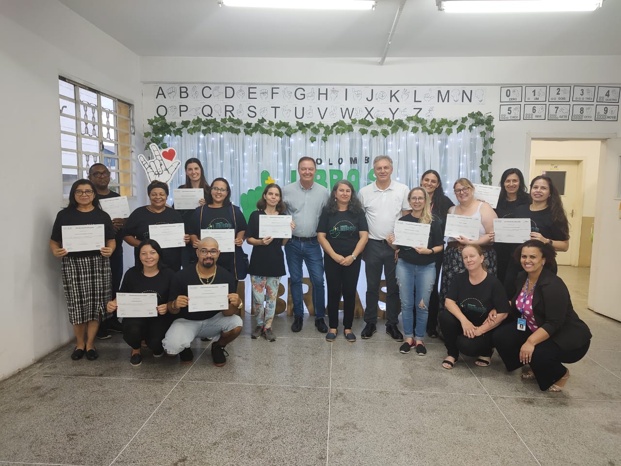 Colombo Mais Libras realiza entrega de certificados do curso nível intermediário