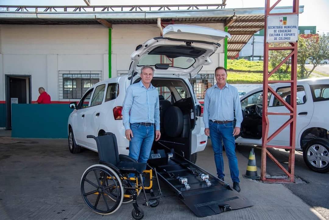 Transporte escolar do município recebe minivans adaptadas com acessibilidade