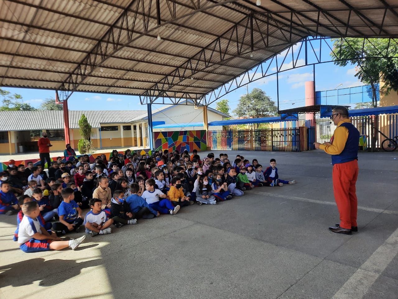 Apresentação Montando Lobato é realizada na Escola Municipal  ngelo Falavinha Dalprá 