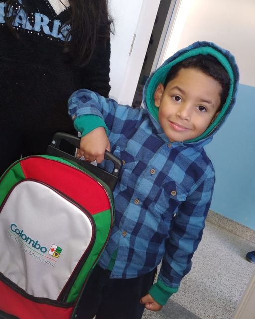 Instituições da rede municipal de ensino realizam a entrega das mochilas do kit escolar 2022