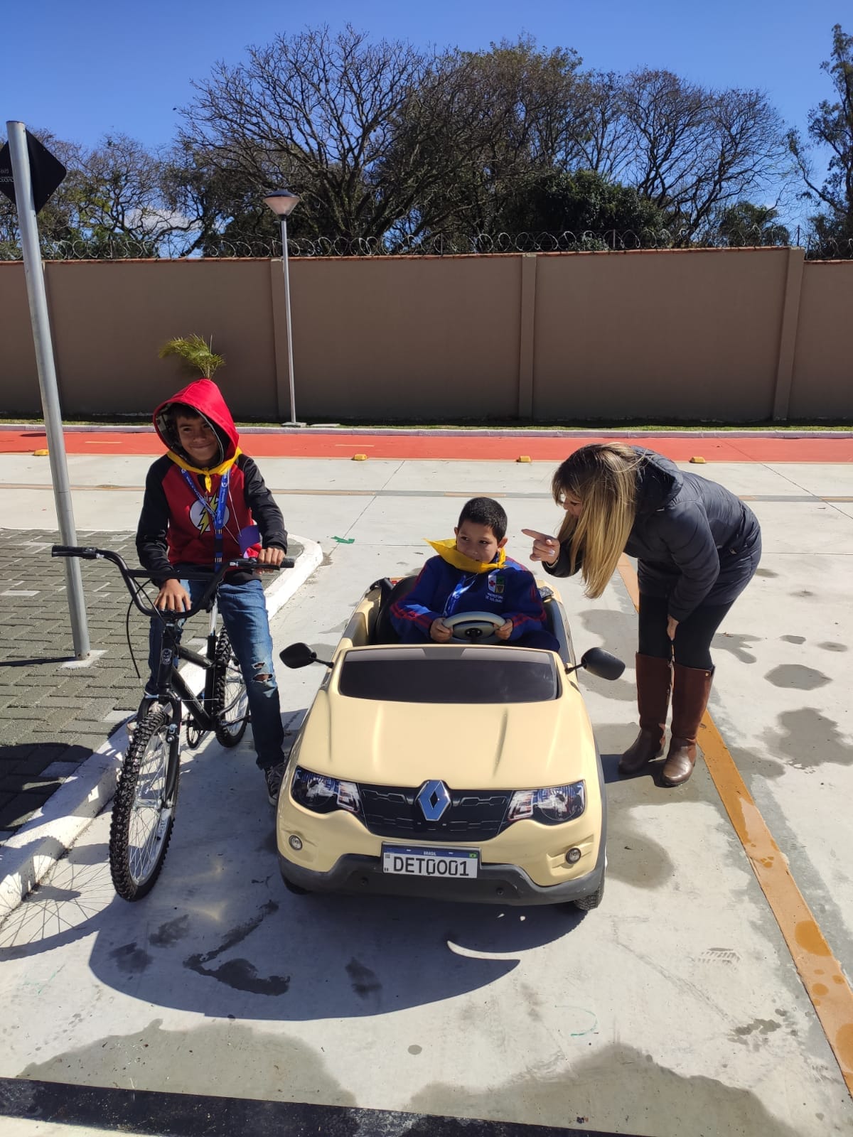 Alunos da escola Ernesto Ferreira Santiago visitam o Detranzinho