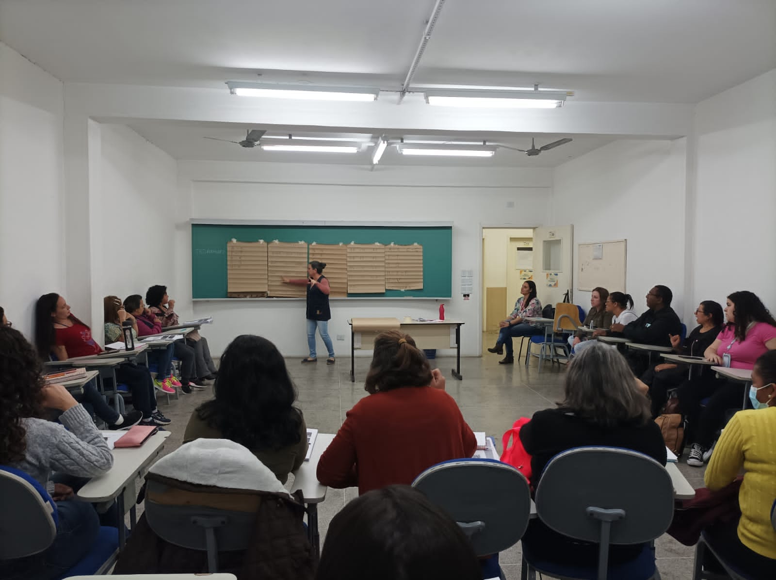 Colombo Mais Libras: Educação inicia cursos de Libras nível básico e intermediário 