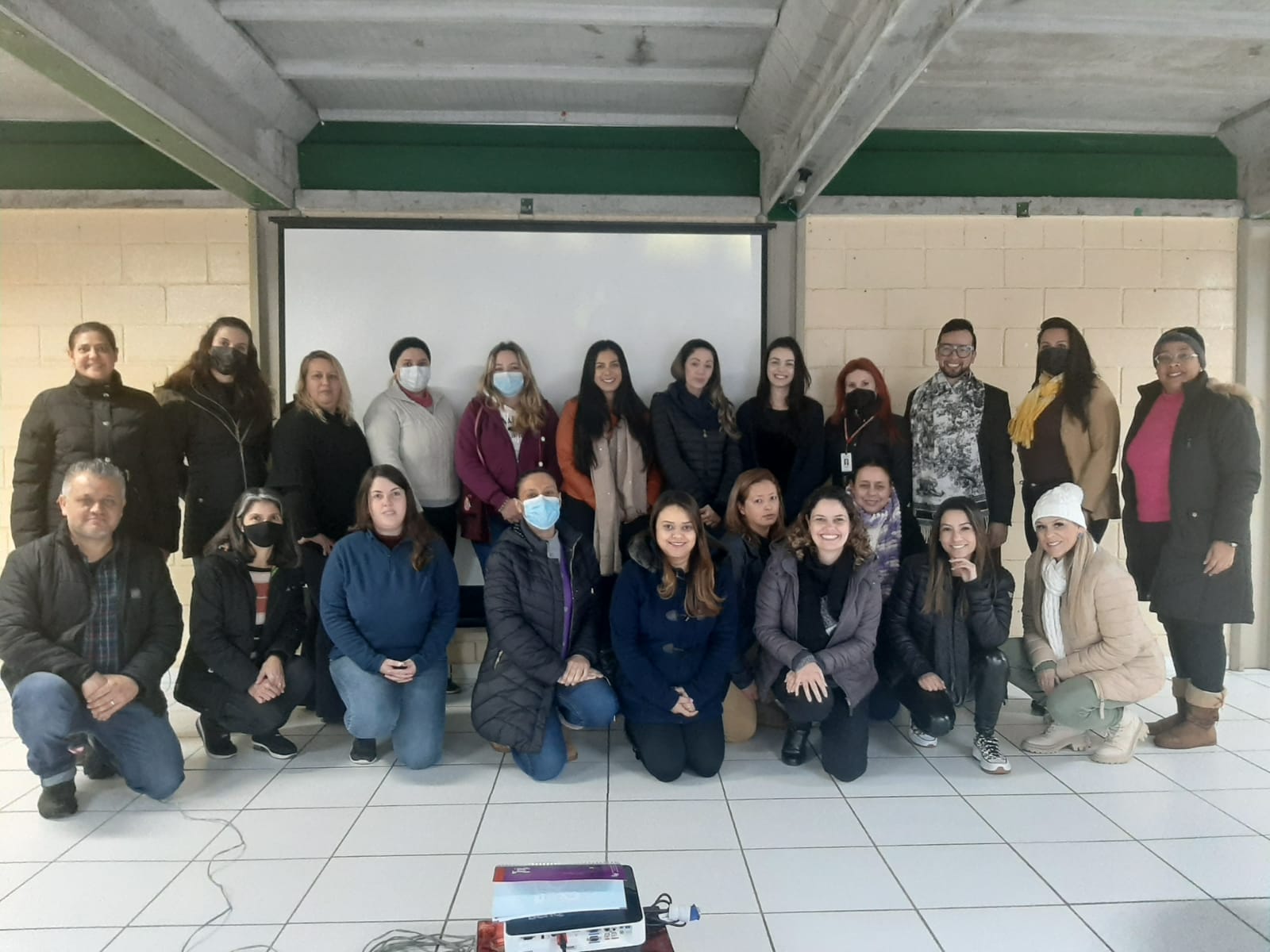 Professores de inglês da rede municipal de ensino participaram de reunião de fechamento de semestre