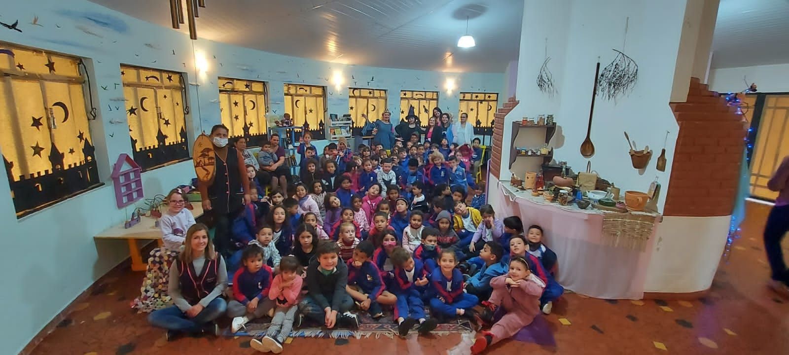 Alunos das instituições de ensino da rede municipal realizam visita a Casa Encantada localizada no bosque do IFPR em Colombo