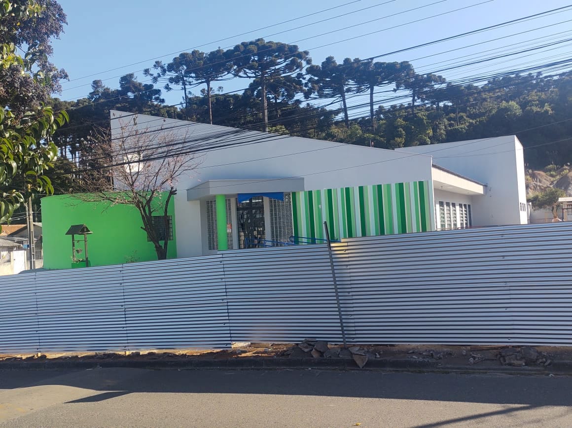 Com investimento de mais de um milhão Bem MAIS Educação chega com obras de cercamento em 7 unidades de ensino