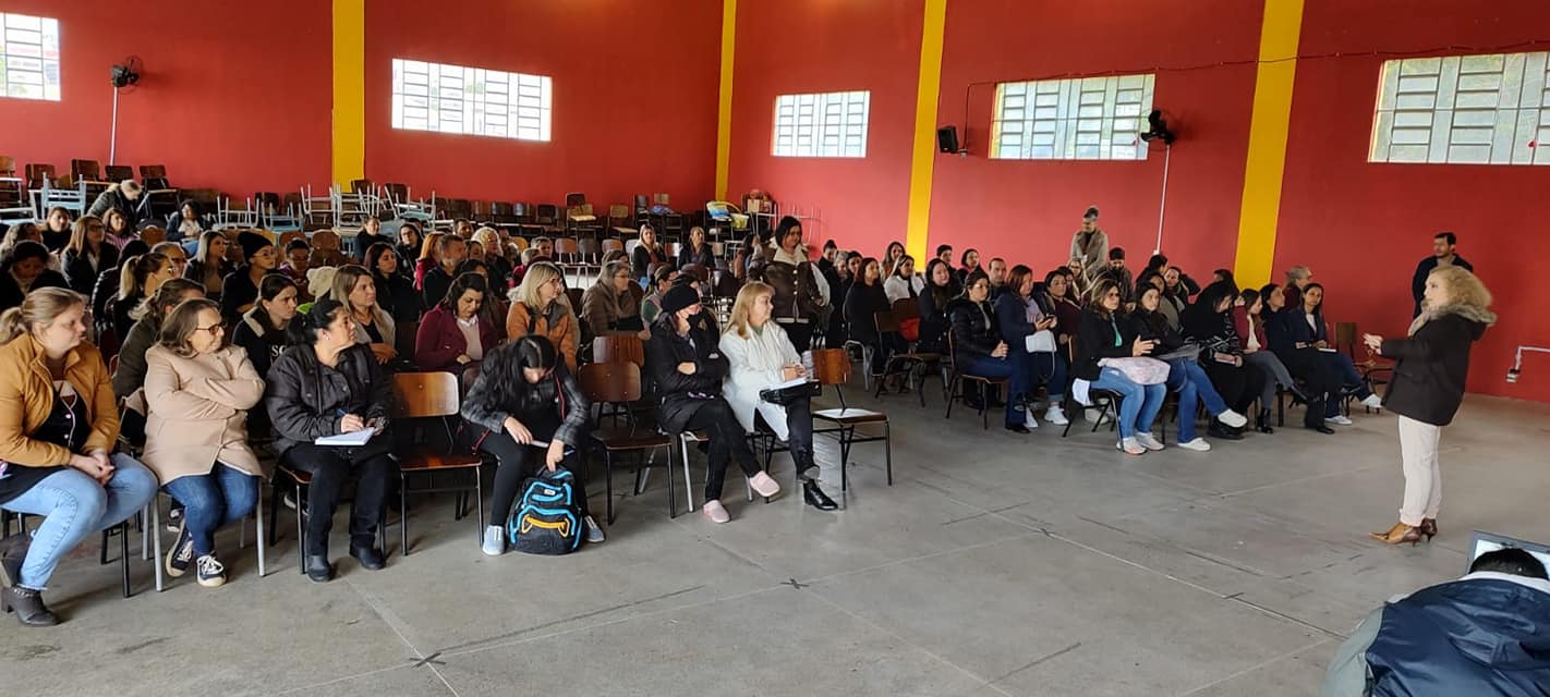 Pais, professores e técnicos administrativos participam da eleição do Conselho Municipal de Educação 